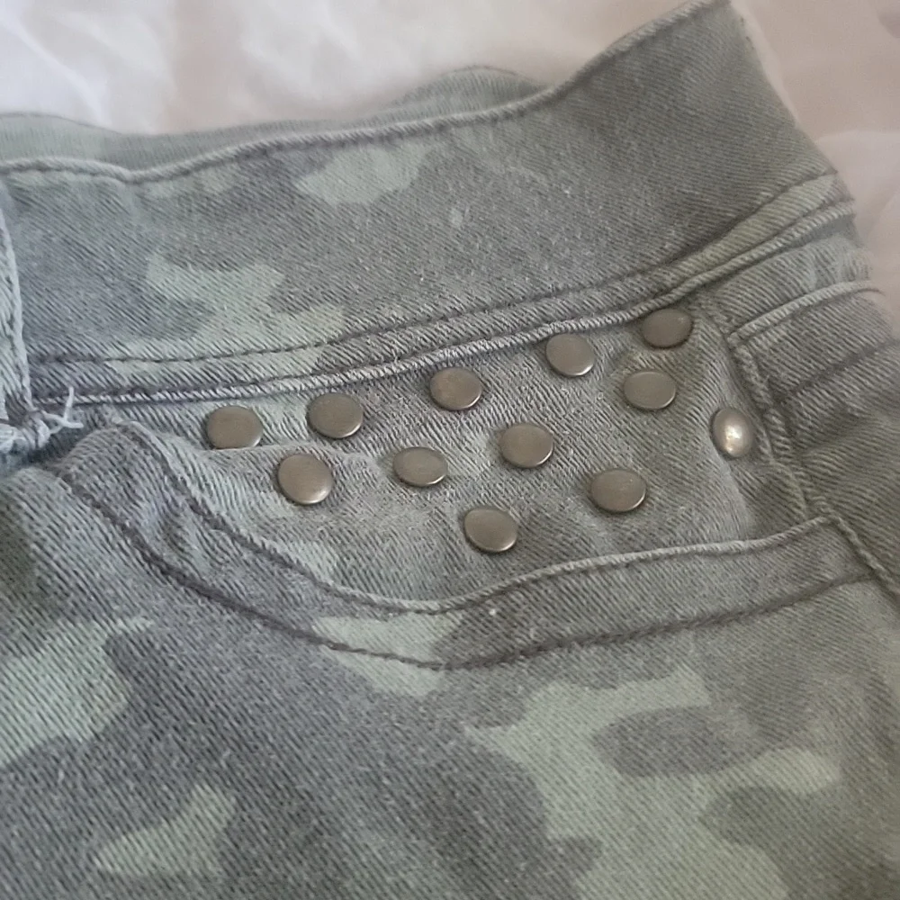 Shorts - Picture 2 of 2